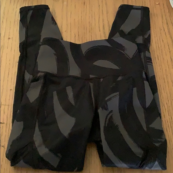 Athleta Black/Gray Capri Pants Leggings XXS - Picture 1 of 3